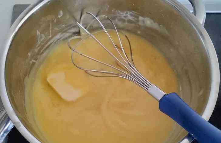 How to make hollandaise sauce3
